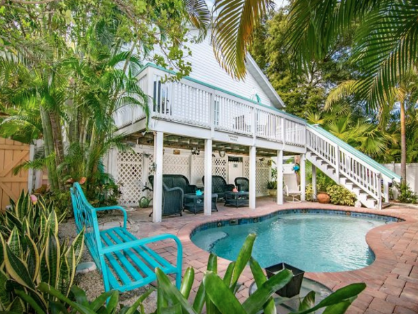 Newly remodeled 3 bed private pool Anna Maria Cottage STEPS TO THE BEACH!